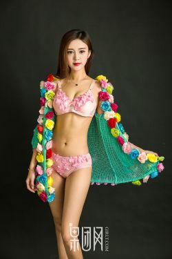 丰满的大胸女朋友5在线观看